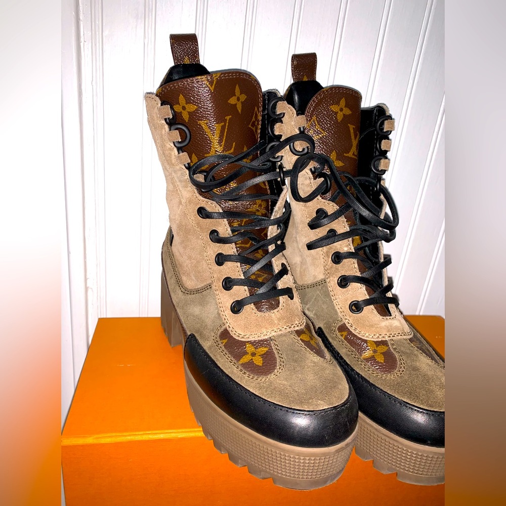 LOUIS VUITTON BOOTS SIZE 6